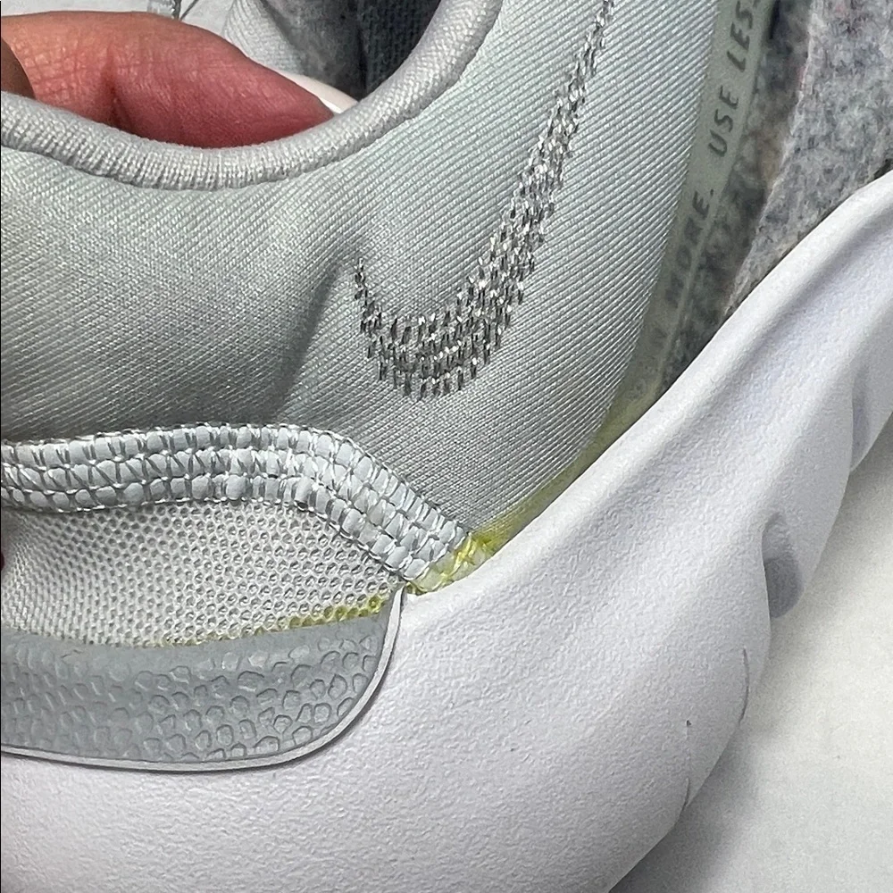 WMNS NIKE FLEX 2021 RN PURE PLATINUM/METALLIC SILVER-WOLF GREy SZ -8